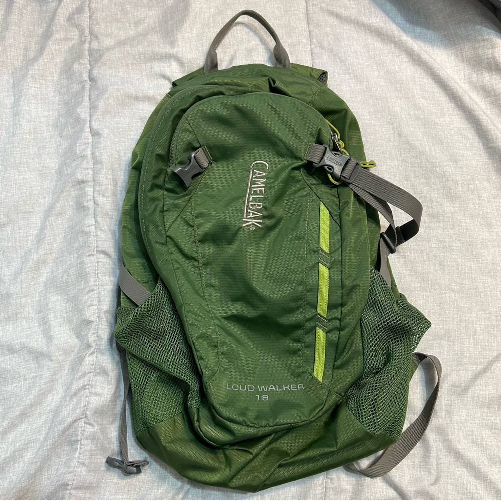 Camelbak Cloud Walker 18 Hydration Green Backpack Hiking Outdoor Gorpcore